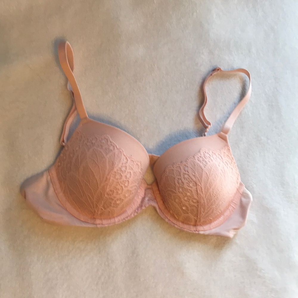 34A pink, lacy wire bra, barely worn